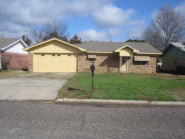 1st image of 221 Bagin St