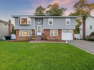 128 Terrace Ave, West Babylon, NY 11704