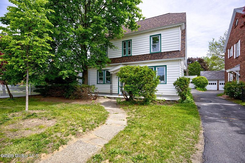 2nd image of 979 Washington Avenue