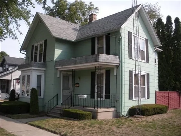 803 E Memorial Dr, Janesville, WI 53545