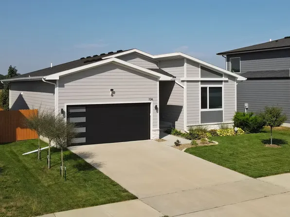 726 SE 69th St, Pleasant Hill, IA 50327