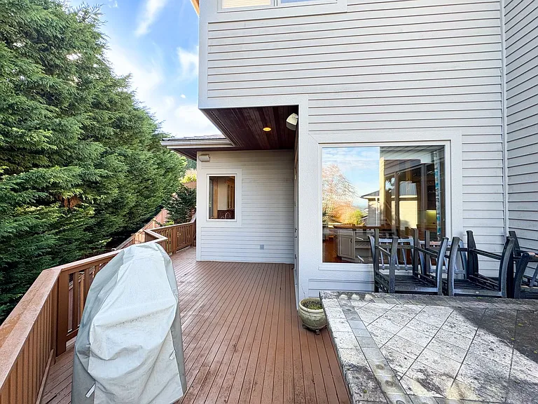 15831 SE 45th St — Photo 36