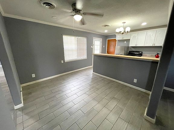 3rd image of 1160 Condon St