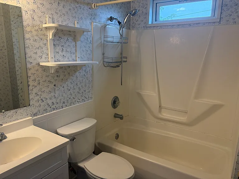 10 N Greenleaf St — Photo 11