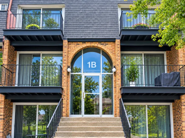 1B E Dundee Quarter Dr Unit 104, Palatine, IL 60074