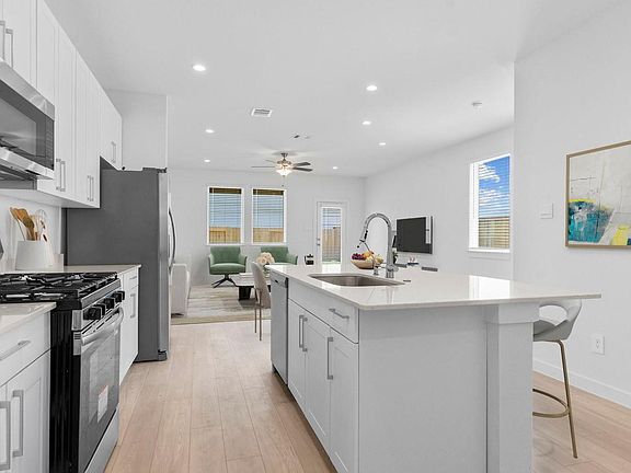 7th image of this home