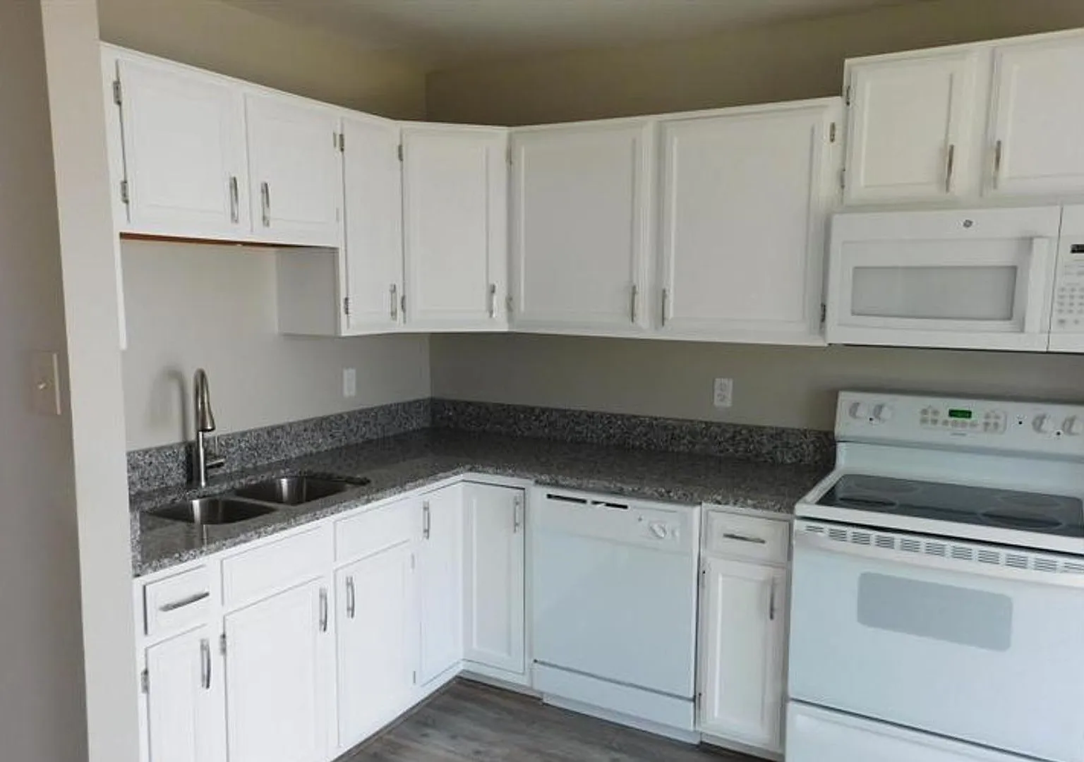 100 Mayfair Pl — Photo 3