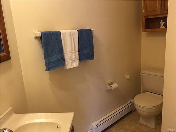 5th image of 519 Barberry Ln