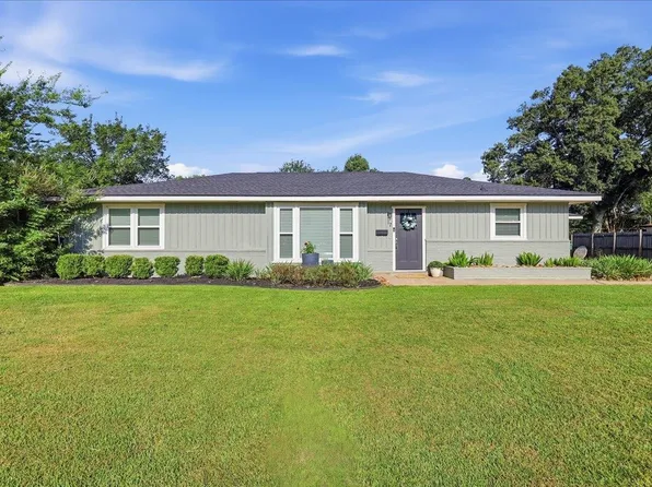 17 Knotty Pine Ln, Orange, TX 77630