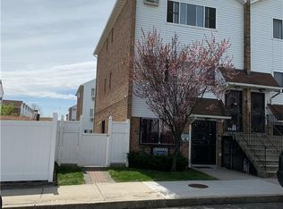 1 Dune Ct, Bronx, NY 10473