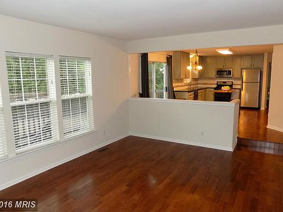 4th image of 7 New Brunswick Ct