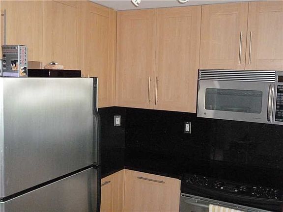 5th image of 511 SE 5th Ave APT 1618