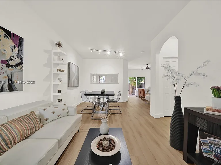 9318 SW 220th St — Photo 10