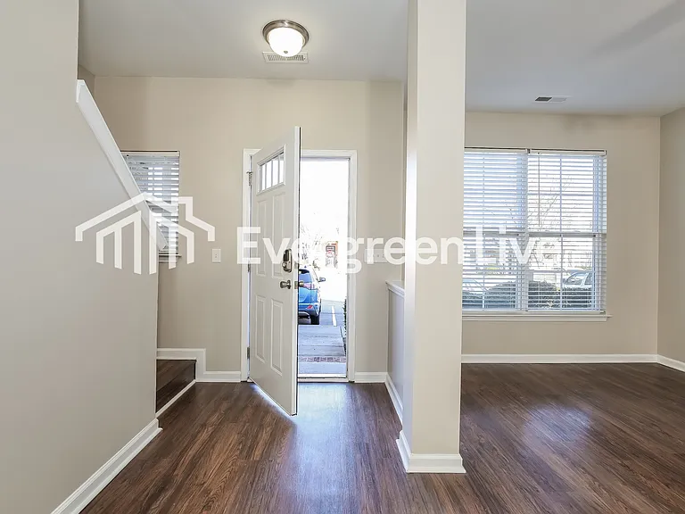 5568 Farm House Trl — Photo 4