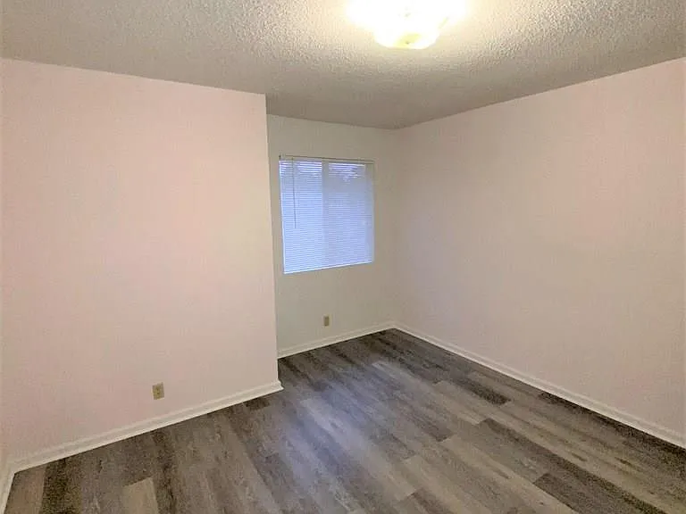 910-54 Brett Dr — Photo 11