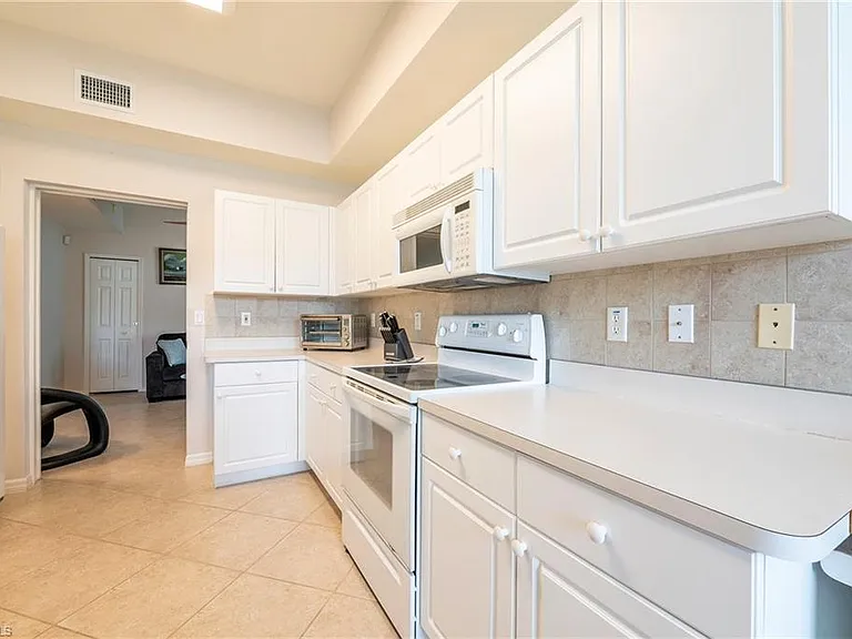 15150 Royal Windsor Ln #1403 — Photo 10