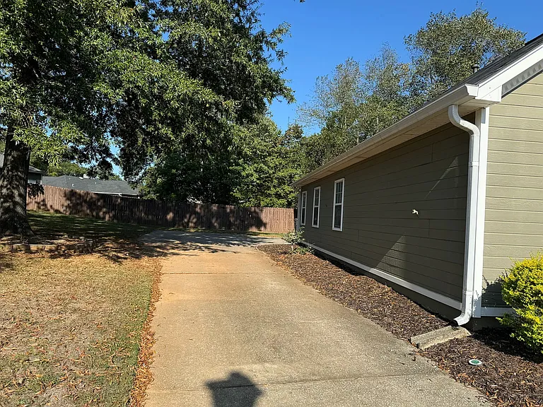 108 E Stonehaven Cir — Photo 2