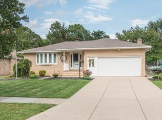7861 E Linden Ln, Parma, OH 44130