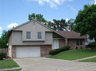11927 Brookington Dr, Bridgeton, MO 63044