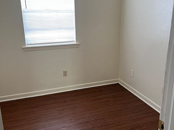 5th image of 2905 Lake Villa Dr