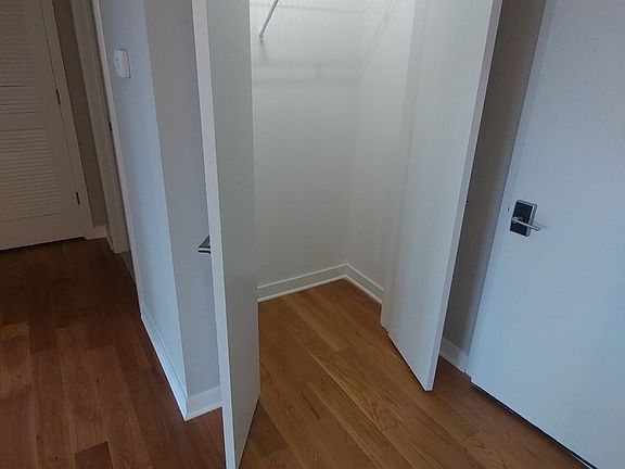 4th image of 2333-47 Fairmount Ave #303