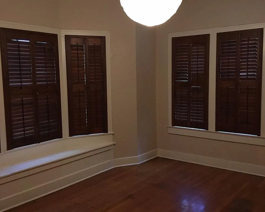 Formal dinning room
