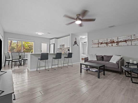 4th image of 1007 NE 9th Ct