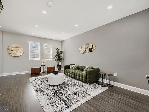 4th image of 2911 Elgin Ave