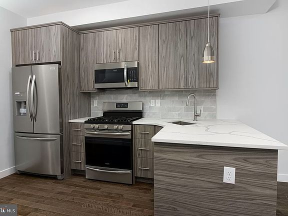 2nd image of 2016 N Franklin St #2