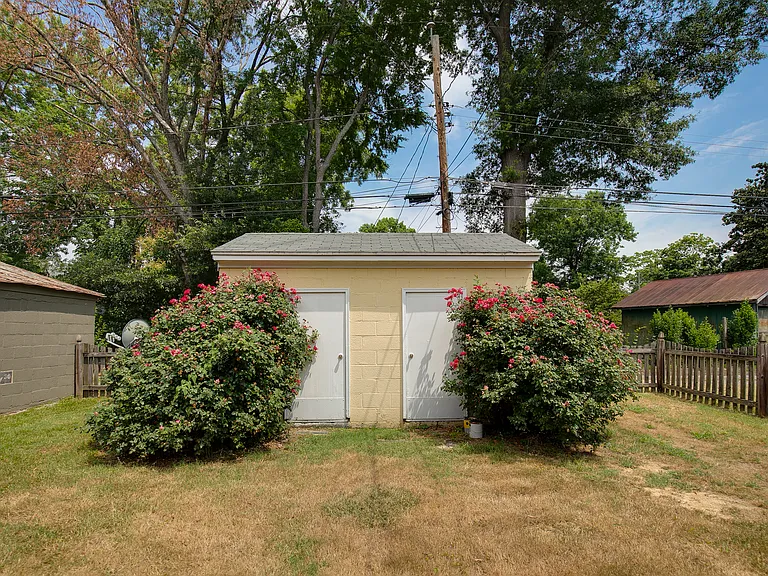 1312 Avondale Ave — Photo 33
