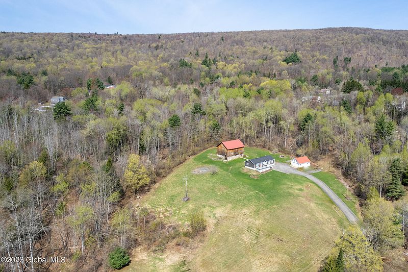 3rd image of 143 Summit View Road