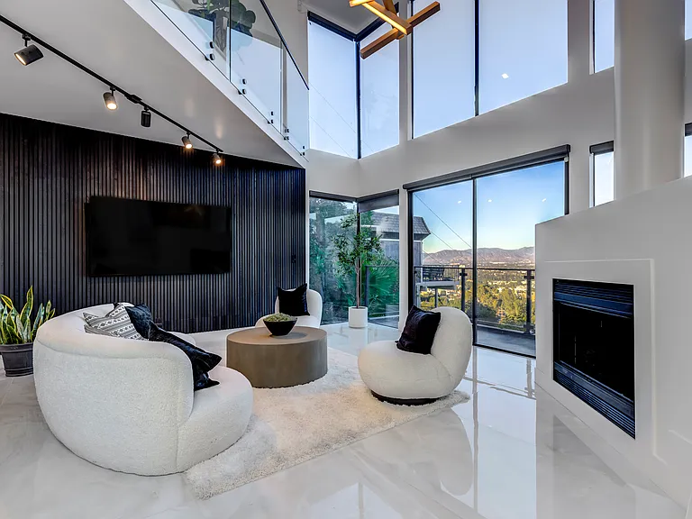 15125 Rayneta Dr — Photo 14