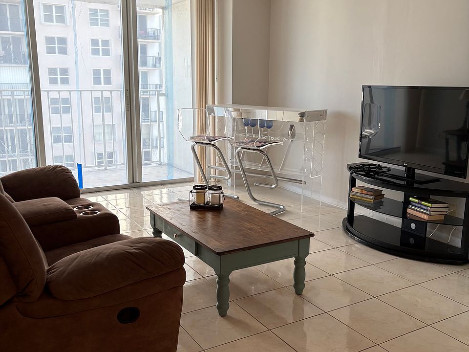 Spacious living room