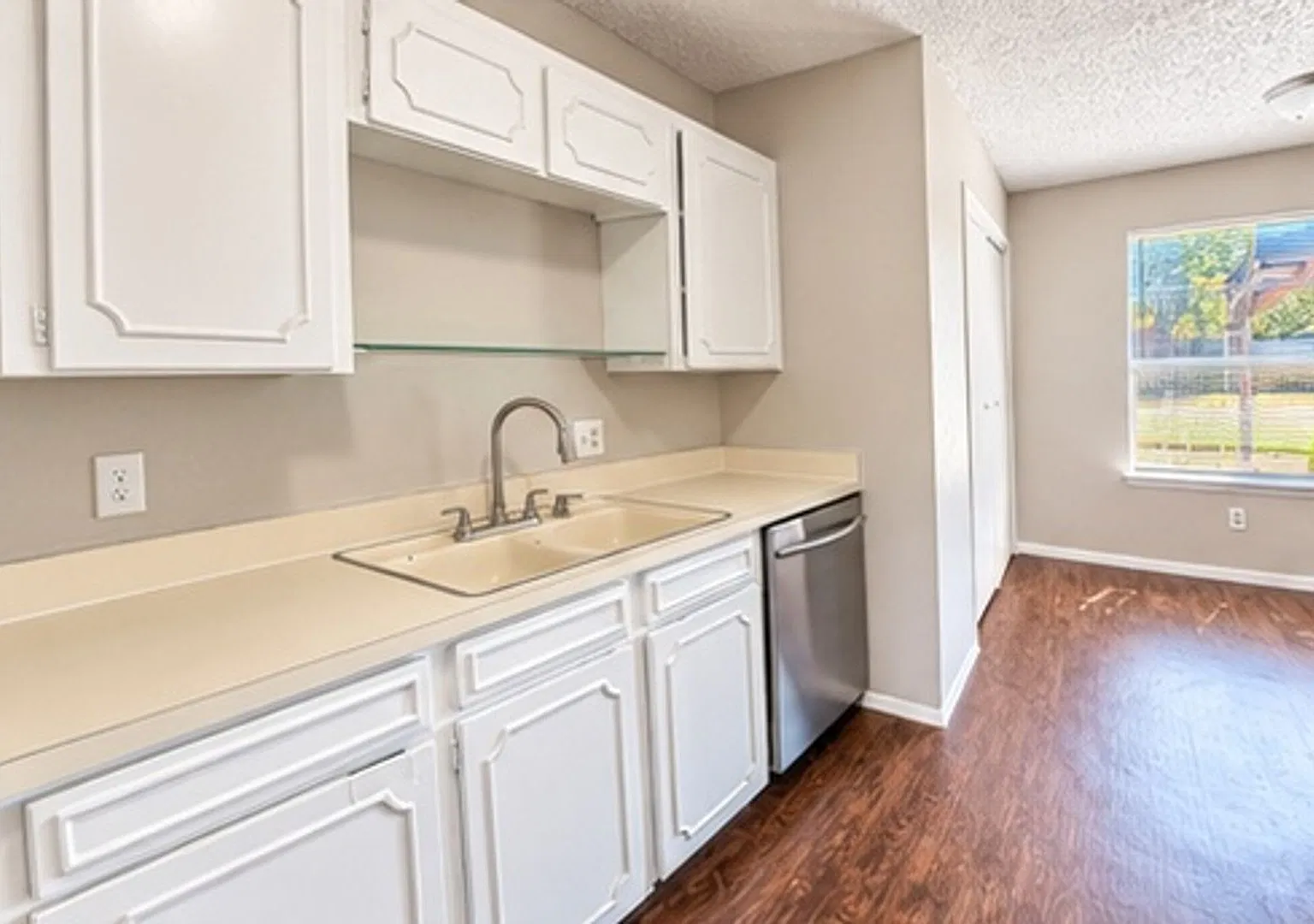 600 Stell Ave. — Photo 2