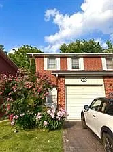 20 Porterfield Cres — Photo 1