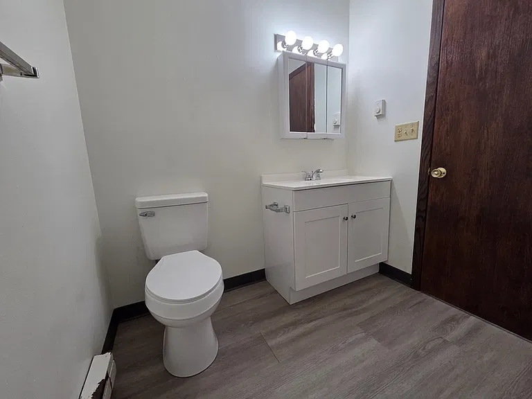 1057 W Cecil St #4 — Photo 17