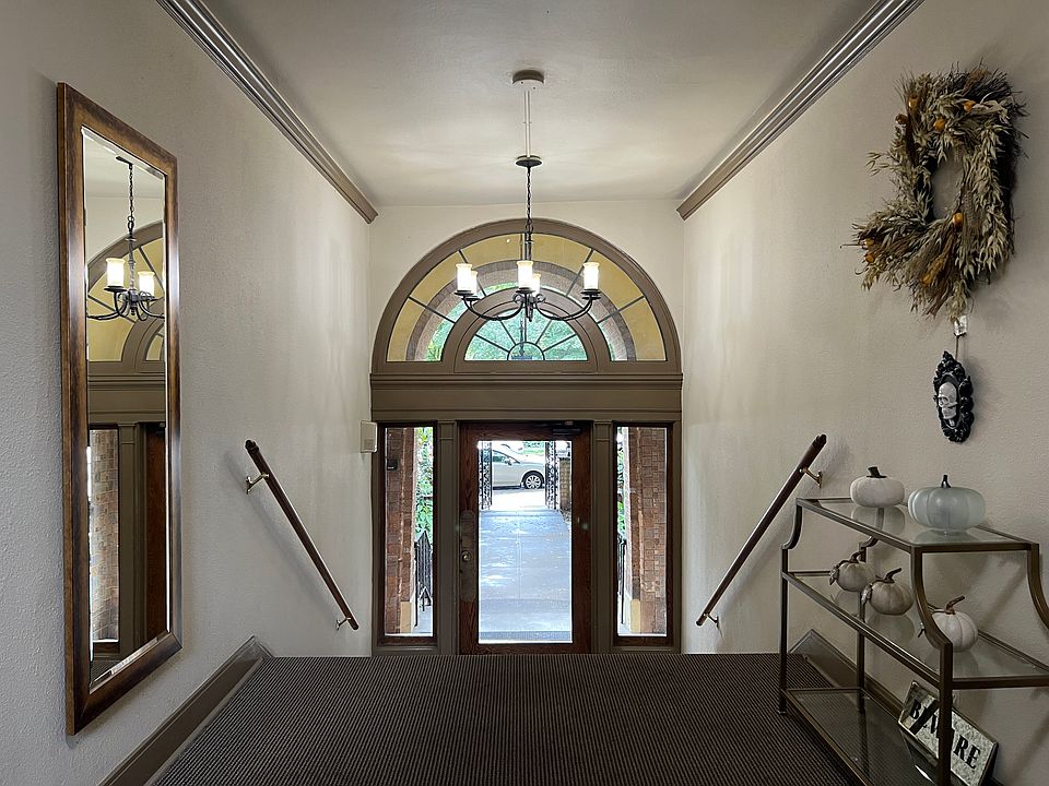 1st image of 2215 NW Irving St #1B-1Ba-853Sqft
