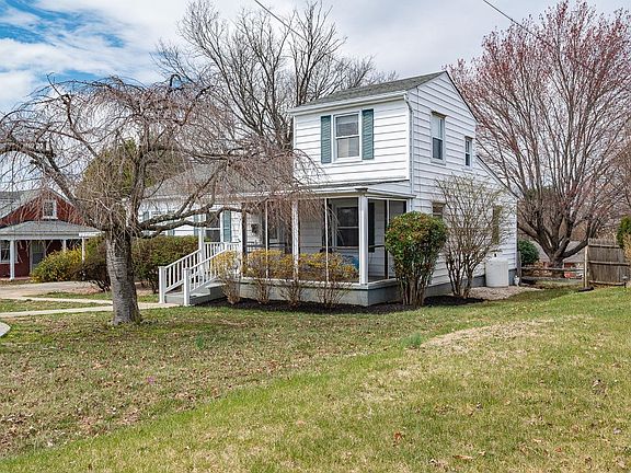 3rd image of 5609 White Oak Dr