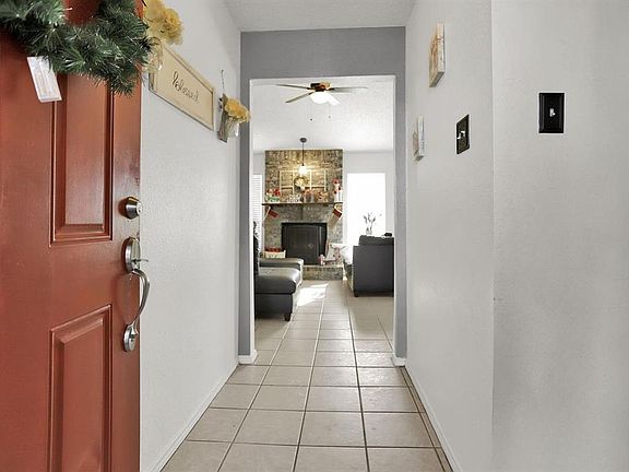 5th image of 2700 Larkspur Ln
