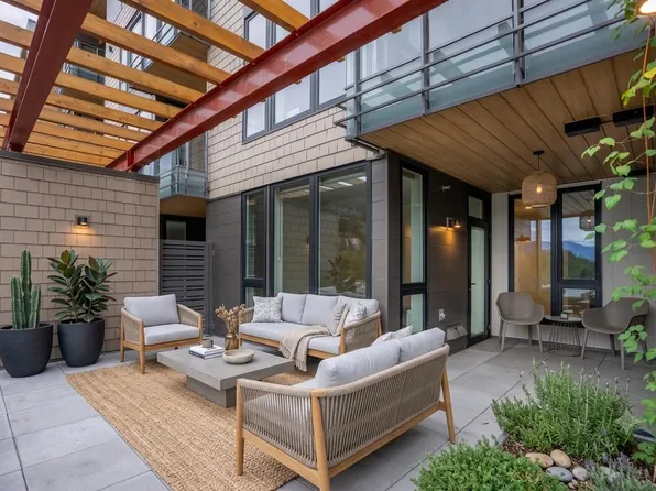1500 Scott Cres #207, Squamish, BC V8B 1G4