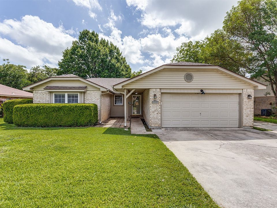 1st image of 413 Goldfinch Dr