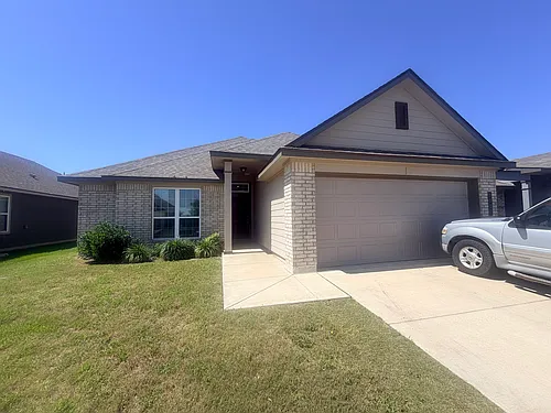 2027 Dade Loop Photo 1