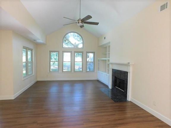 3rd image of 65 Old Fort Dr