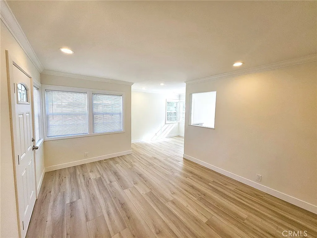 3 bed, 800 sqft, $3,895 — Photo 4