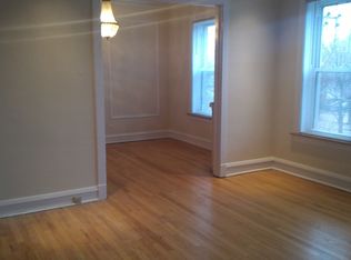 1039 Pleasant St APT 2C, Oak Park, IL 60302
