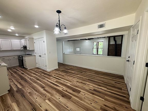 5th image of 112 Mountain Pine Dr