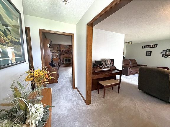 2nd image of 805 Fairlane Dr