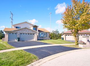 19000 Laramie Ln, Country Club Hills, IL 60478