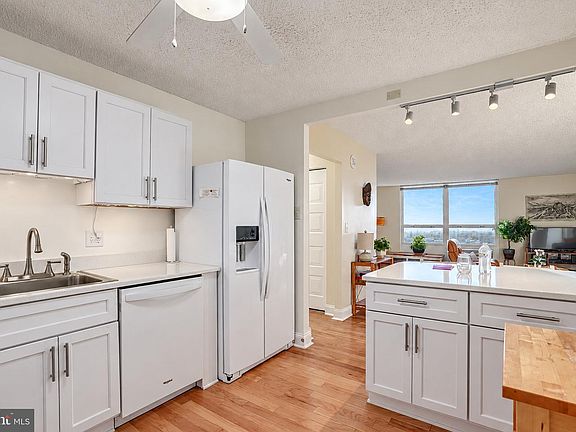 5th image of 205 E Joppa Rd APT 2506