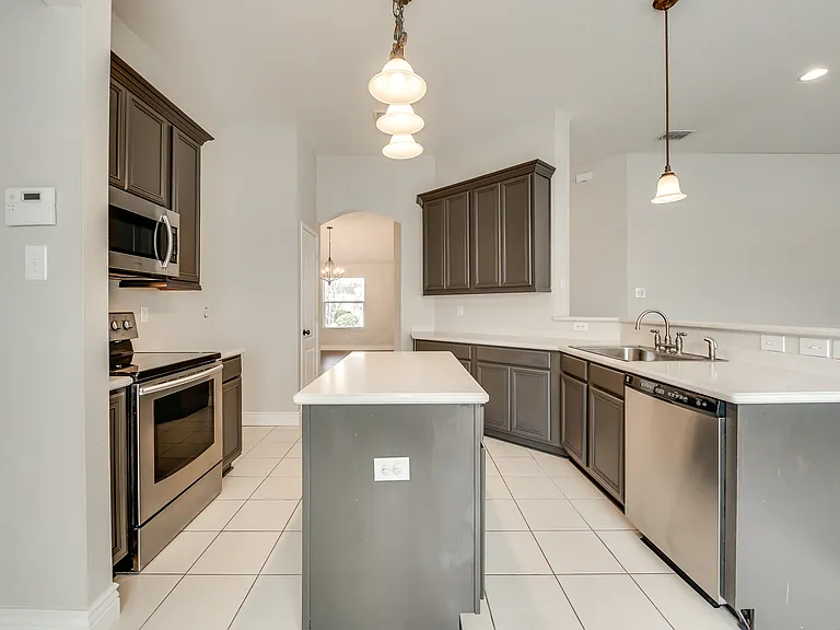 10413 Trevino Ln — Photo 5